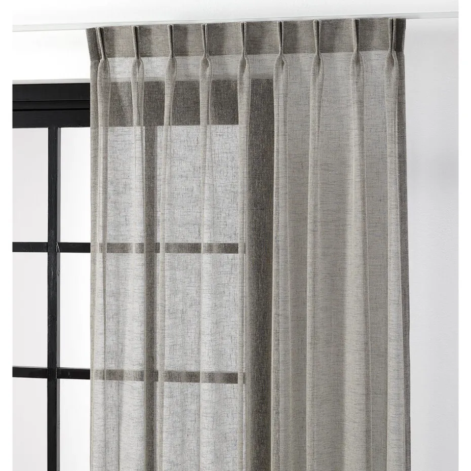 Inbetween Max Taupe